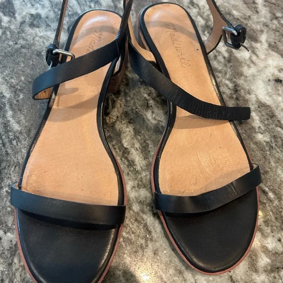 Madewell Black Minimalist Sandals, size 7.5, some wear but GUC - Picture 1 of 9